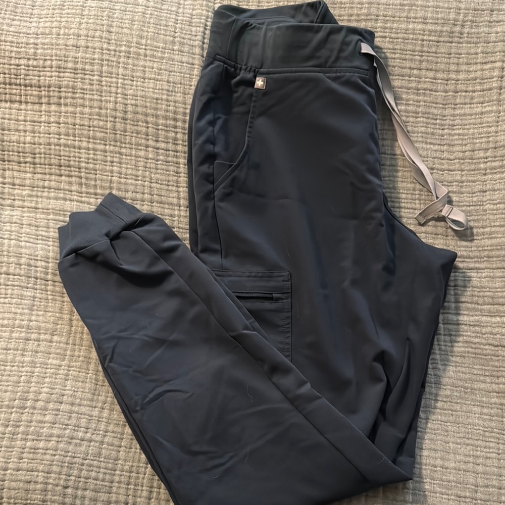 Women’s figs Zomora scrub pants navy